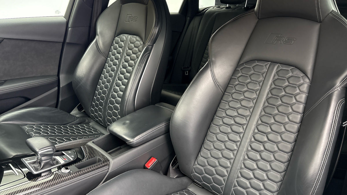 Audi RS4 Avant Image 7