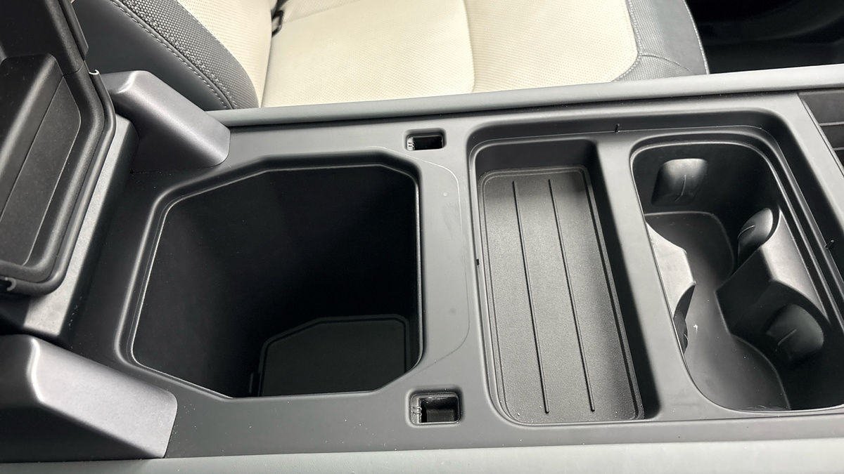Land Rover Defender 110 Image 29