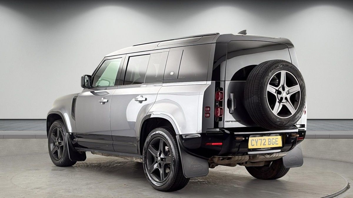 Land Rover Defender 110 Image 2
