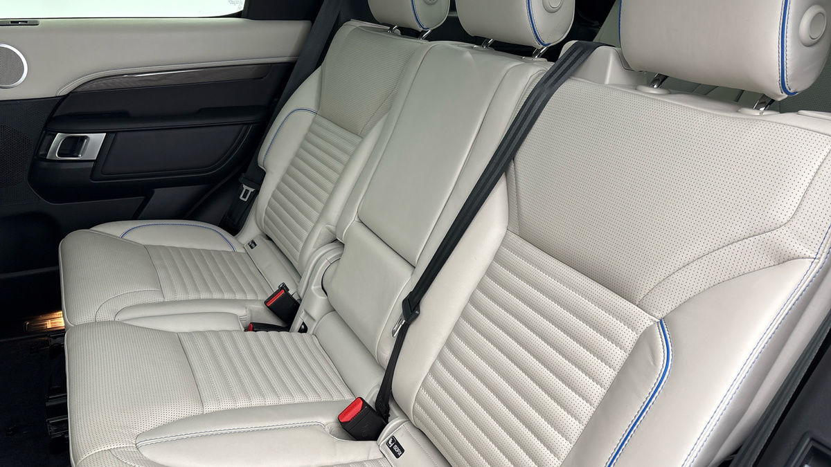 Land Rover Discovery Image 8