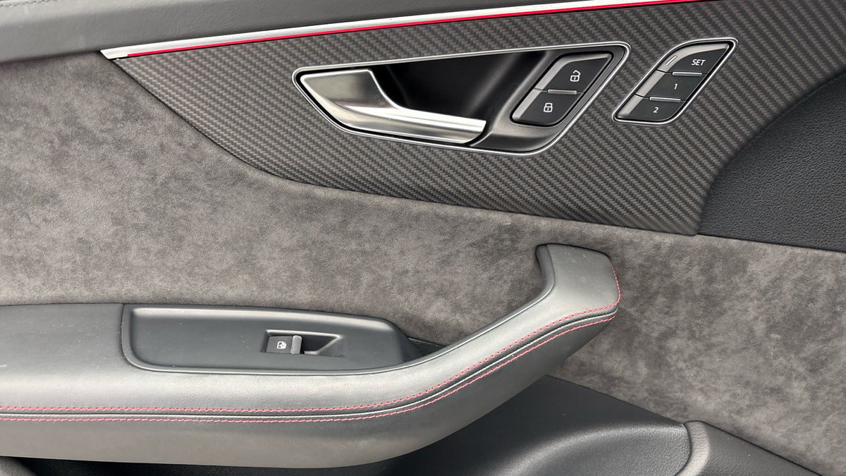 Audi RSQ8 Image 19