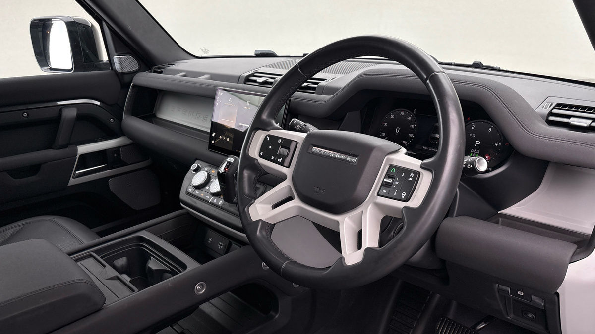 Land Rover Defender 130 Urban Image 5