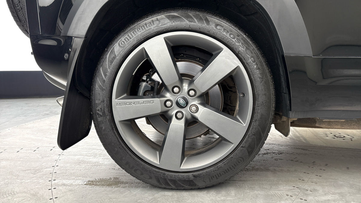 Land Rover Defender 110 Image 10