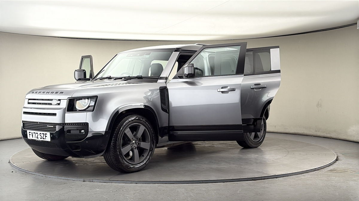 Land Rover Defender 110 Image 22