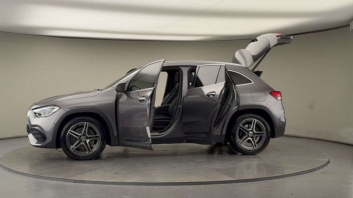 More views of Mercedes-Benz GLA