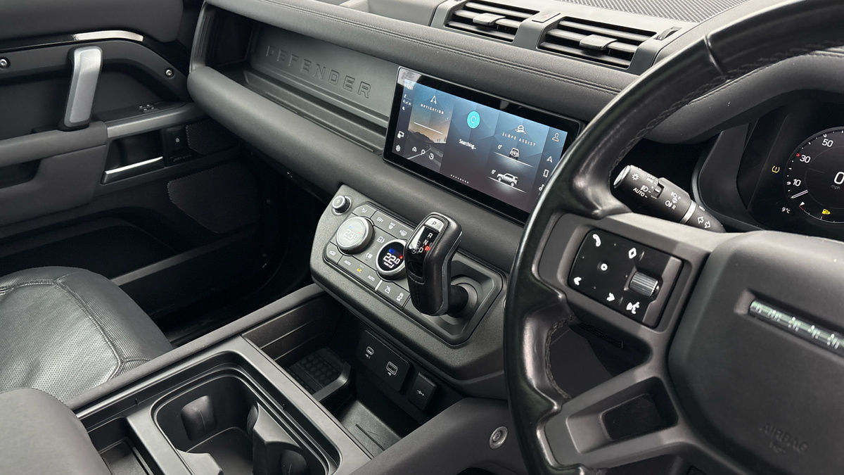 Land Rover Defender 110 Image 18