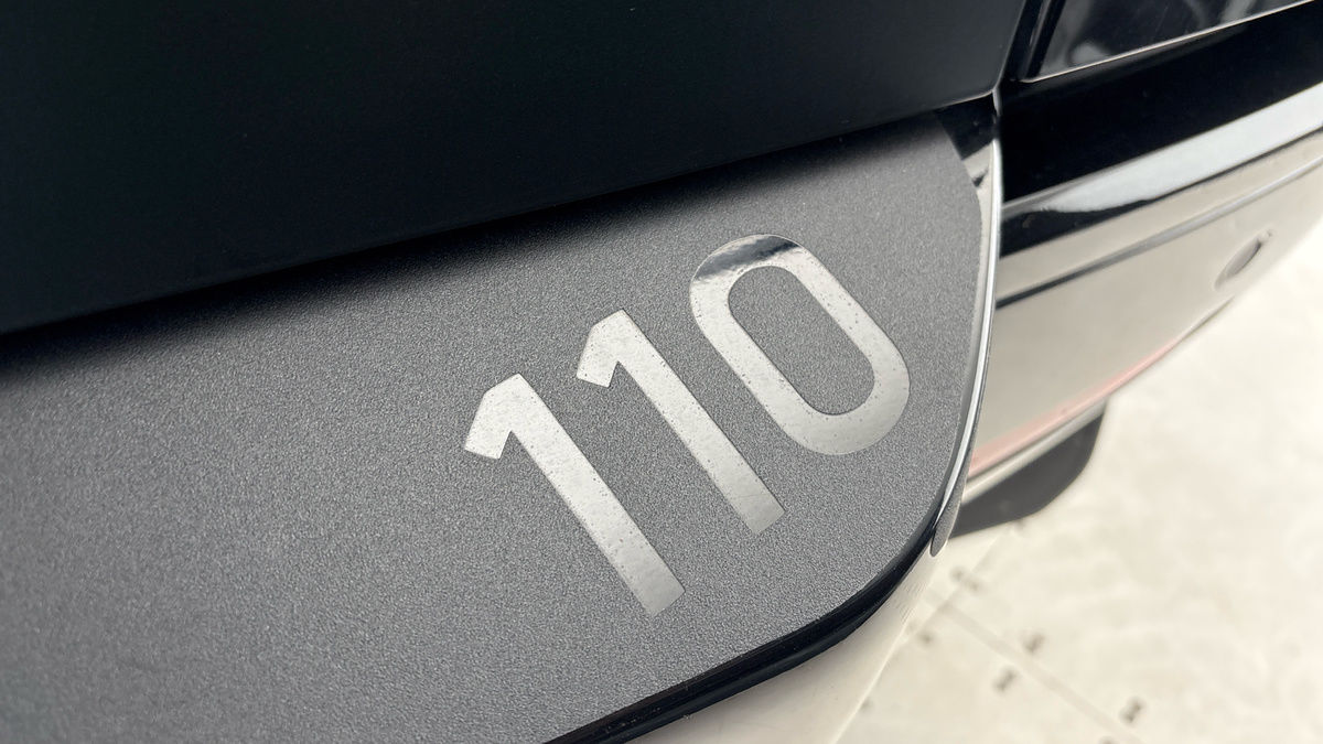 Land Rover Defender 110 Image 32