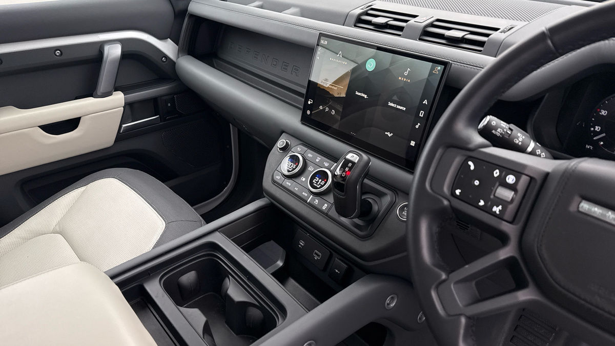 Land Rover Defender 90 Image 18