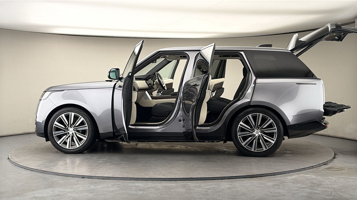 More views of Land Rover Range Rover