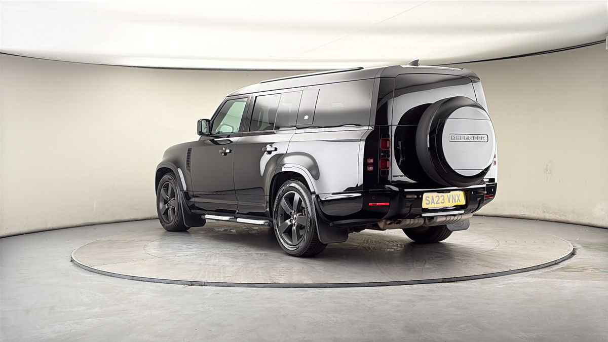 Land Rover Defender 130 Image 2