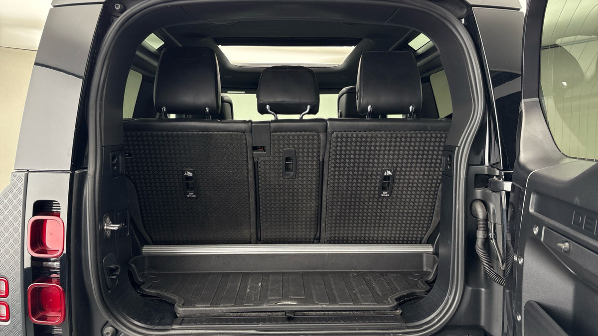Land Rover Defender 90 Image 11