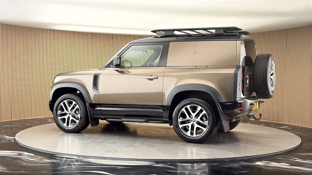 More views of Land Rover Defender 90