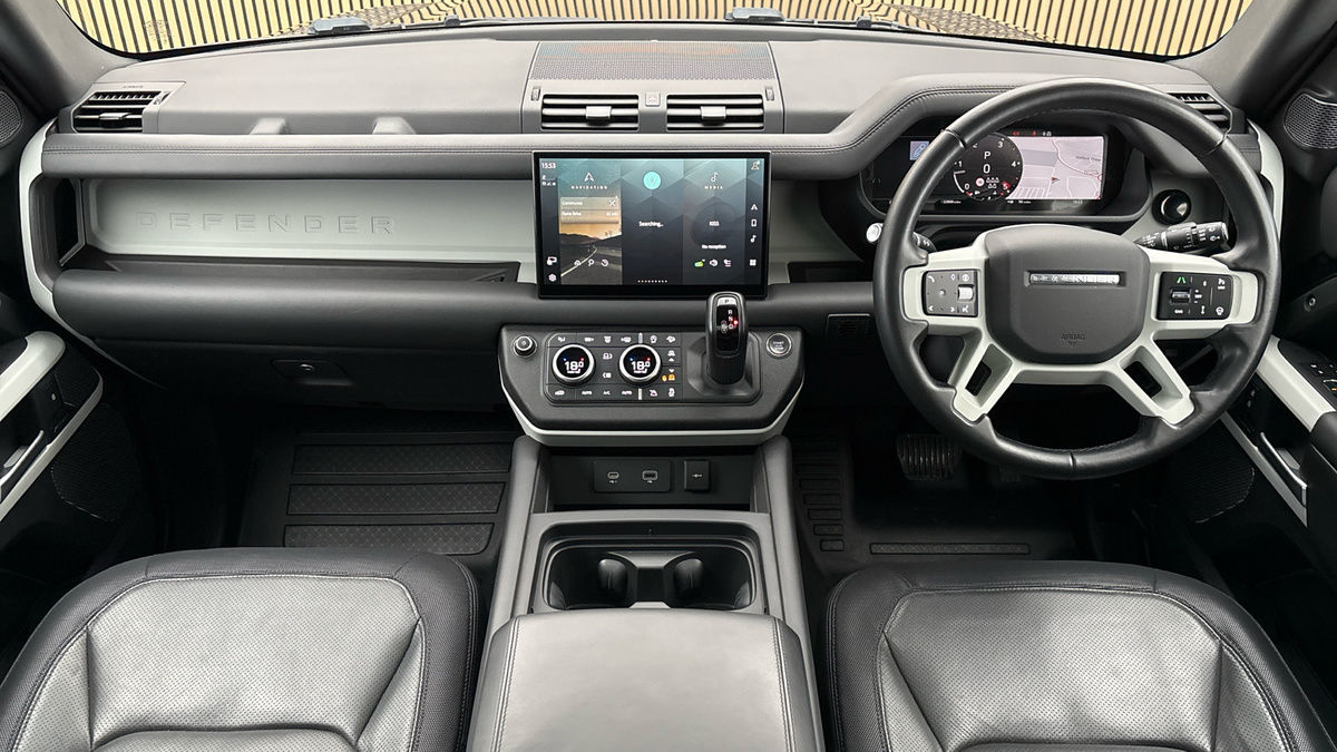Land Rover Defender 110 Image 12