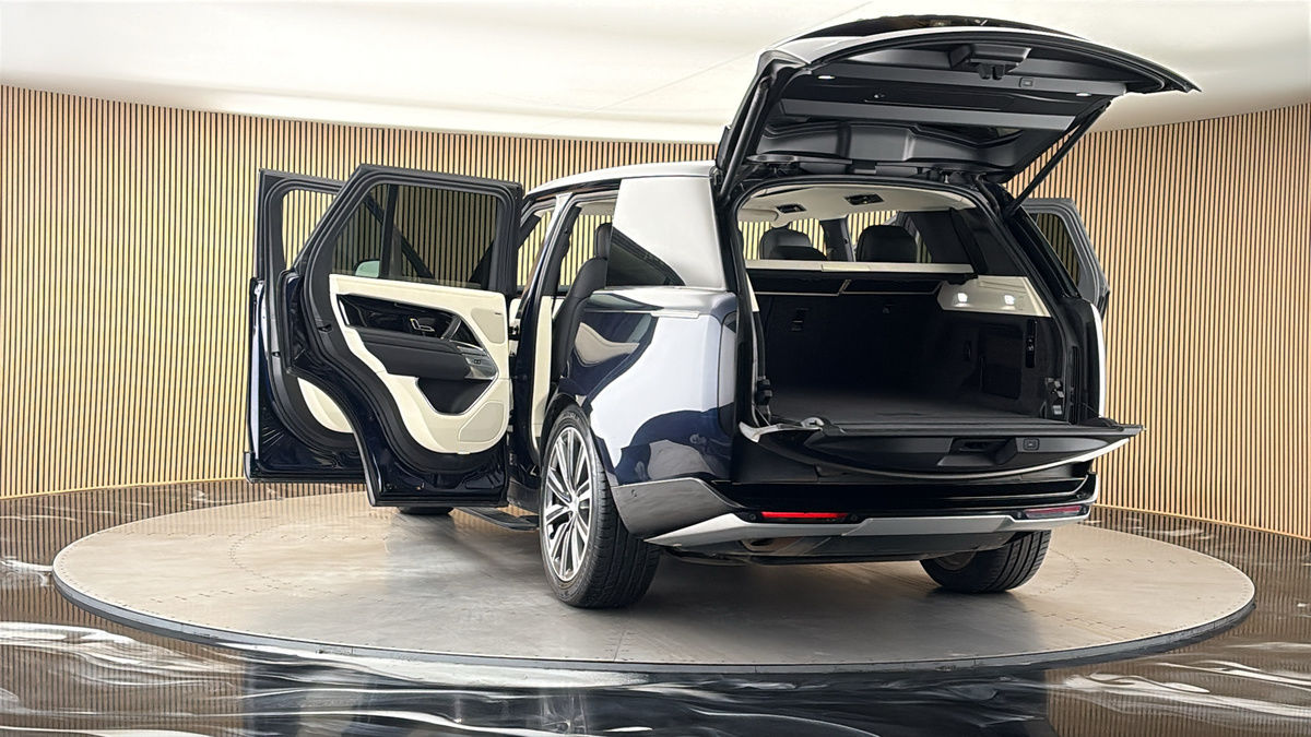 More views of Land Rover Range Rover