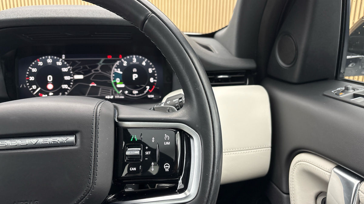 Land Rover Discovery Sport Image 14
