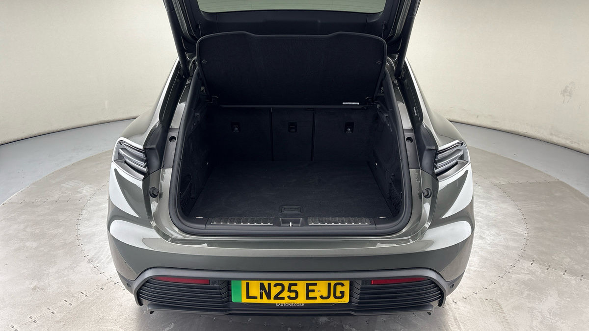 Porsche Macan Image 12