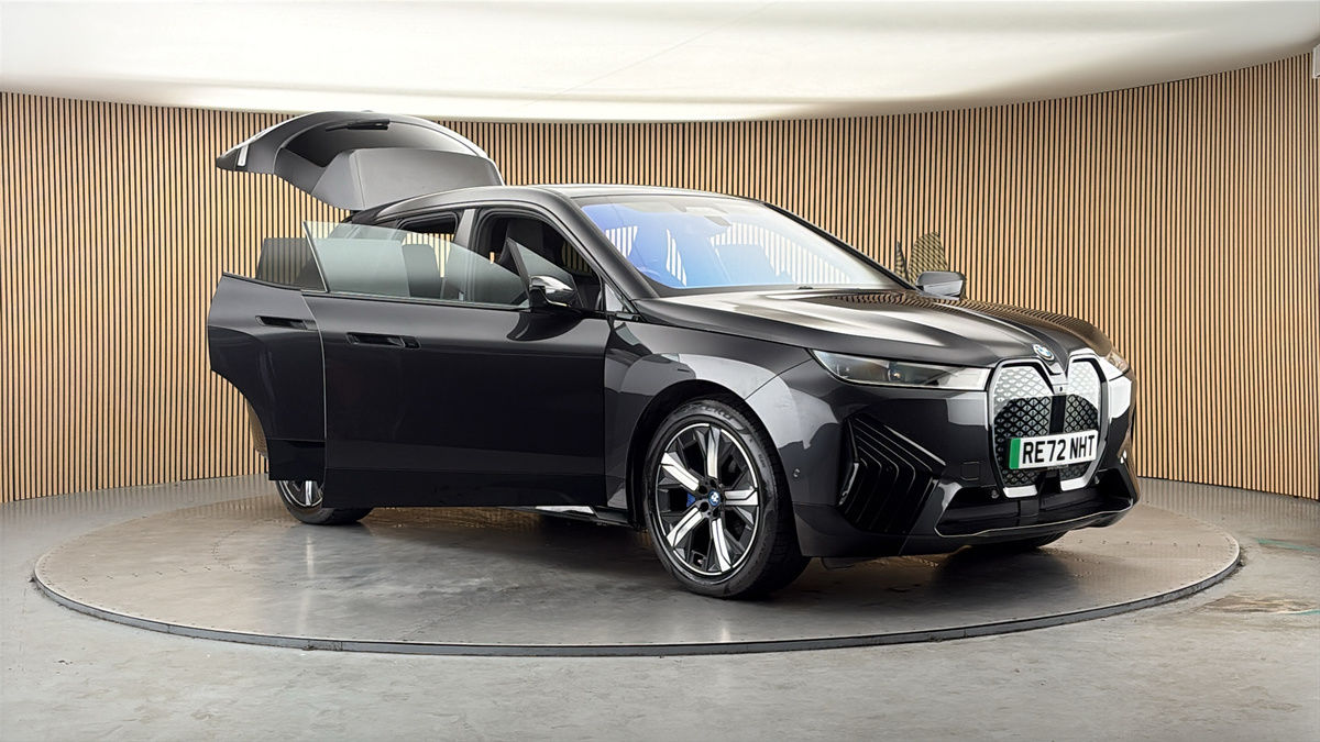 More views of BMW iX