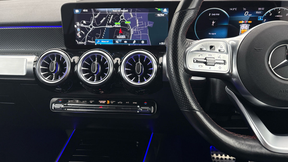 Mercedes-Benz GLB Image 13