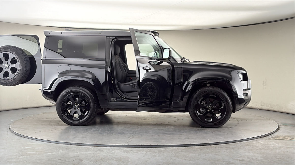 More views of Land Rover Defender 90