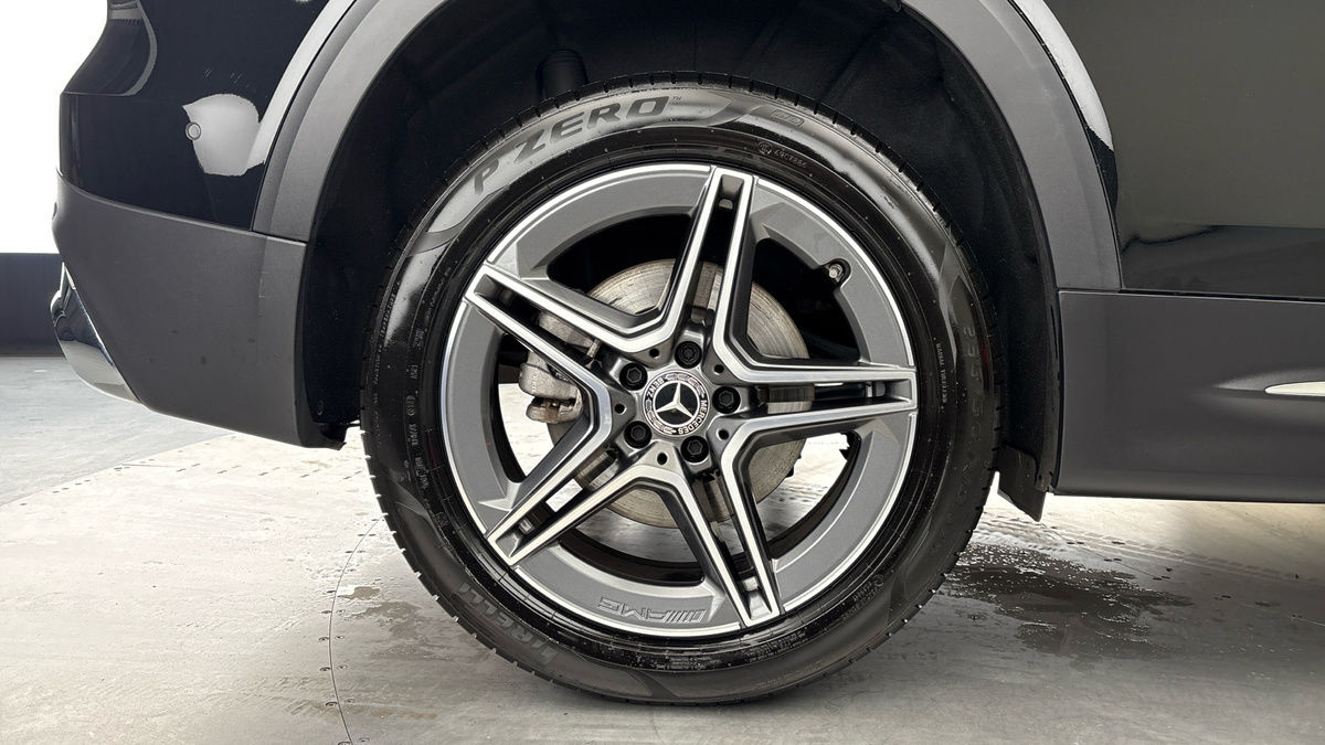 Mercedes-Benz GLB Image 10