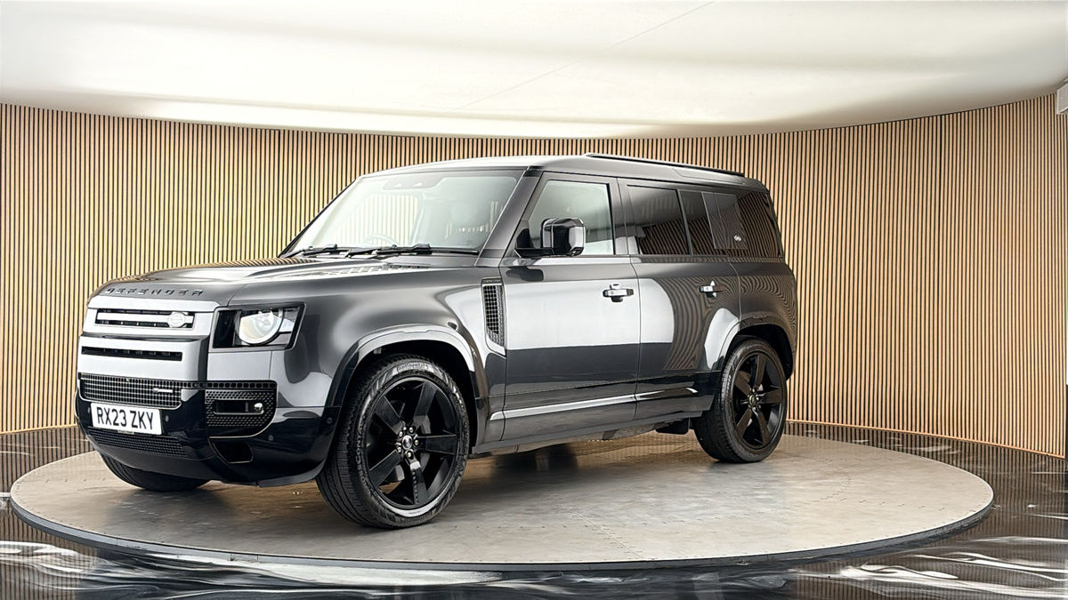 Land Rover Defender 110 Image 20