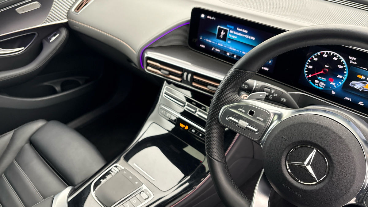 Mercedes-Benz EQC Image 18