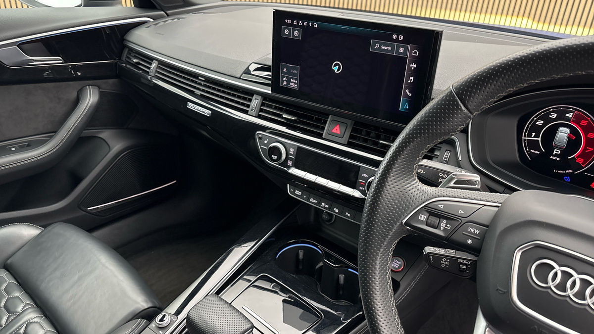 Audi RS4 Avant Image 18