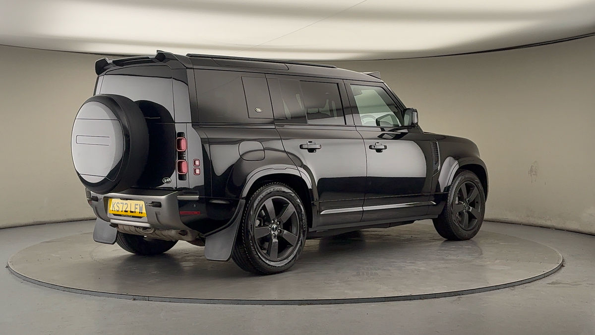 Land Rover Defender 110 Image 21