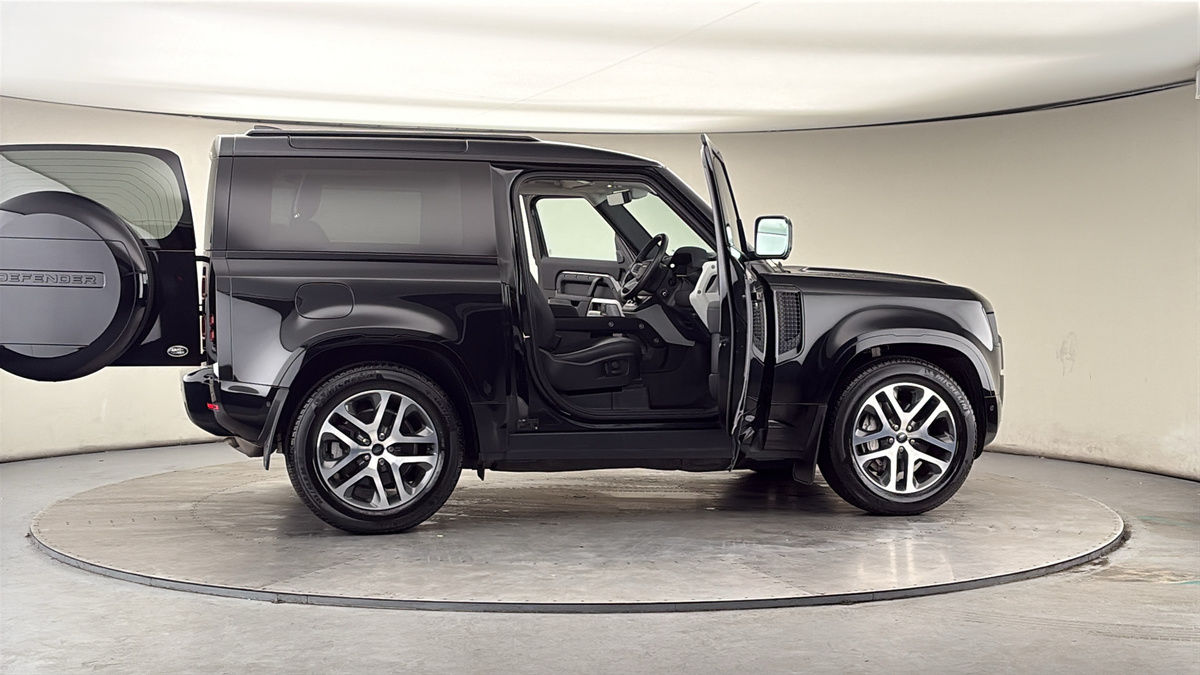 More views of Land Rover Defender 90