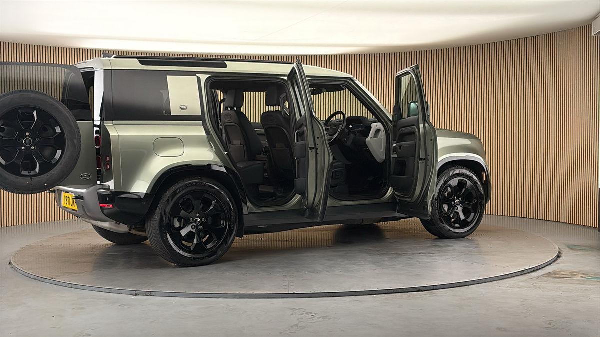 More views of Land Rover Defender 110