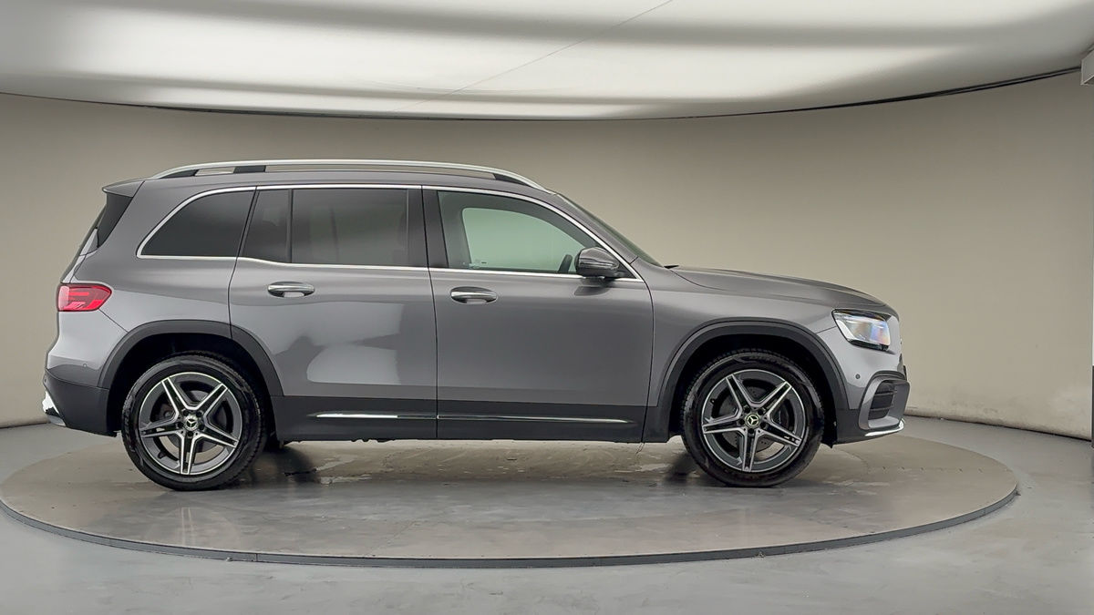 Mercedes-Benz GLB Image 16