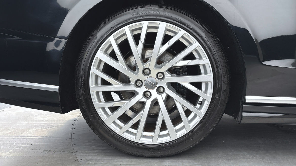 Audi A8 Image 10