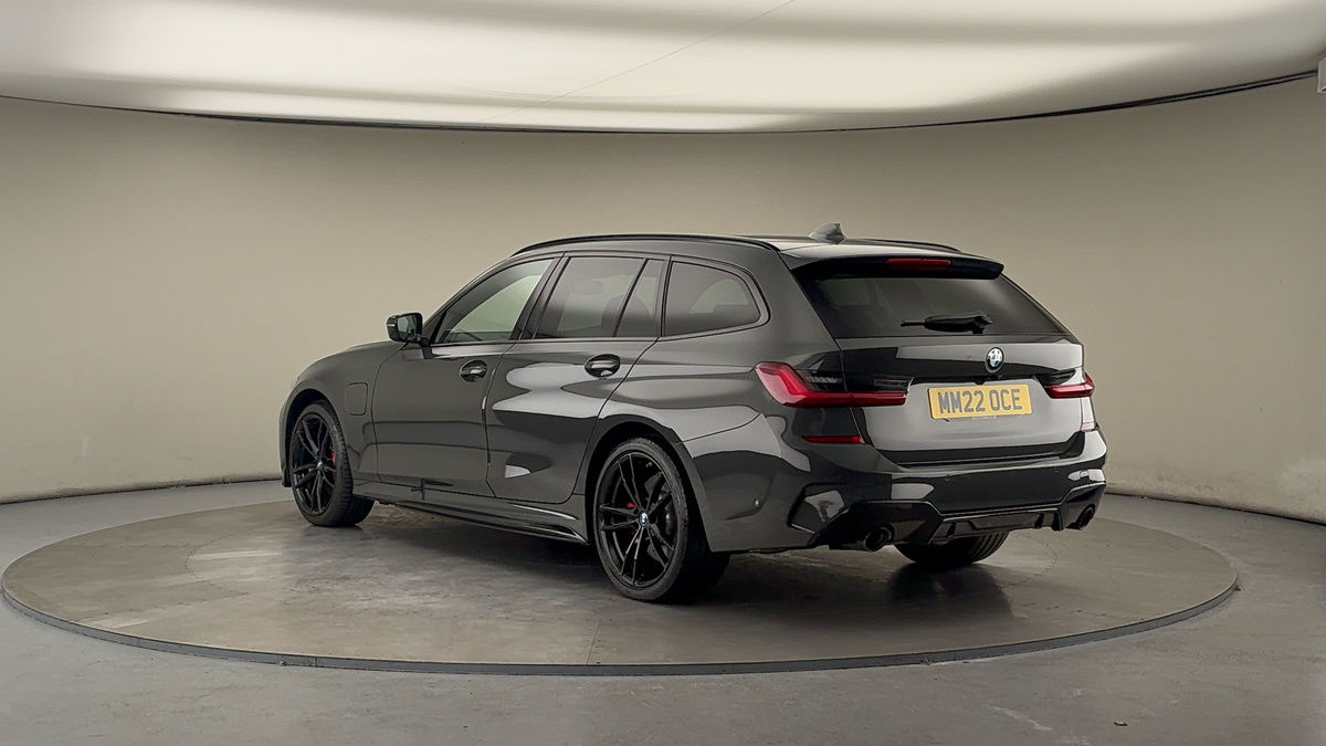 BMW 3 Series Image 2