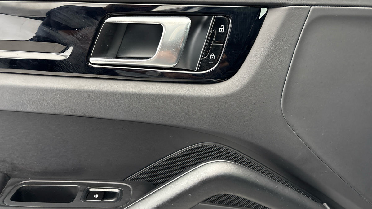 Porsche Cayenne Image 19