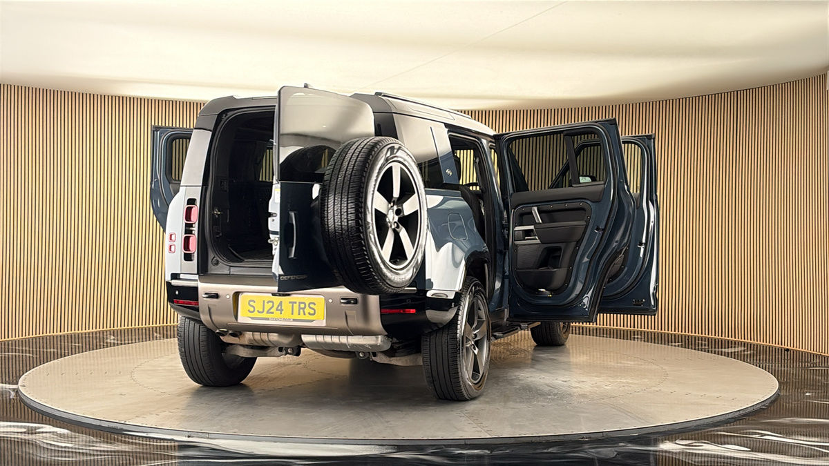 More views of Land Rover Defender 110