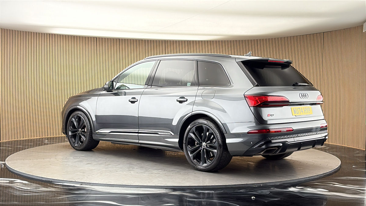 More views of Audi Q7