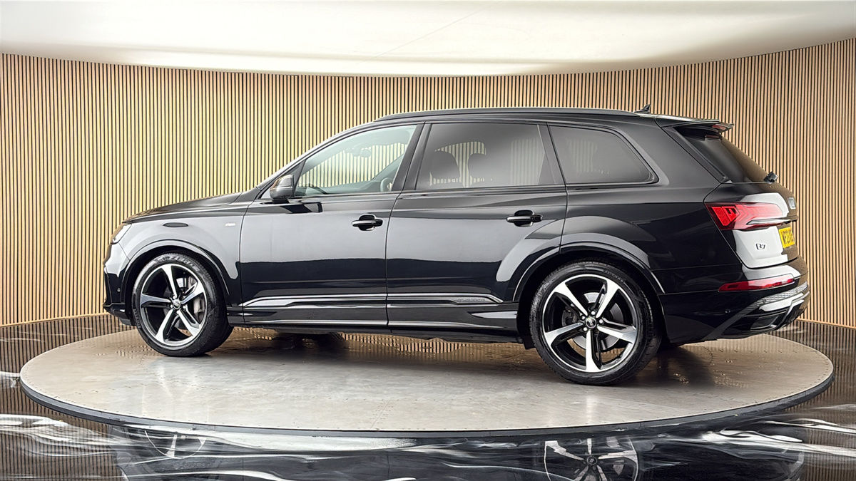 More views of Audi Q7