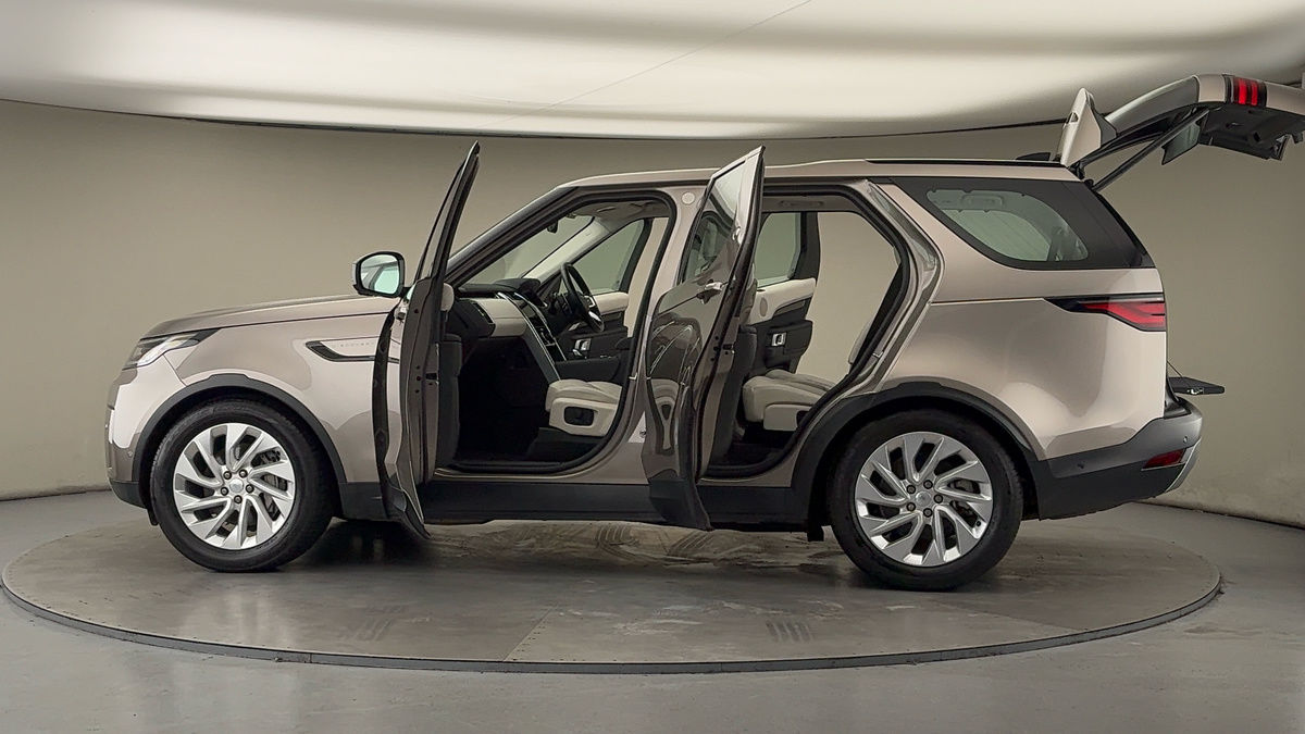 More views of Land Rover Discovery