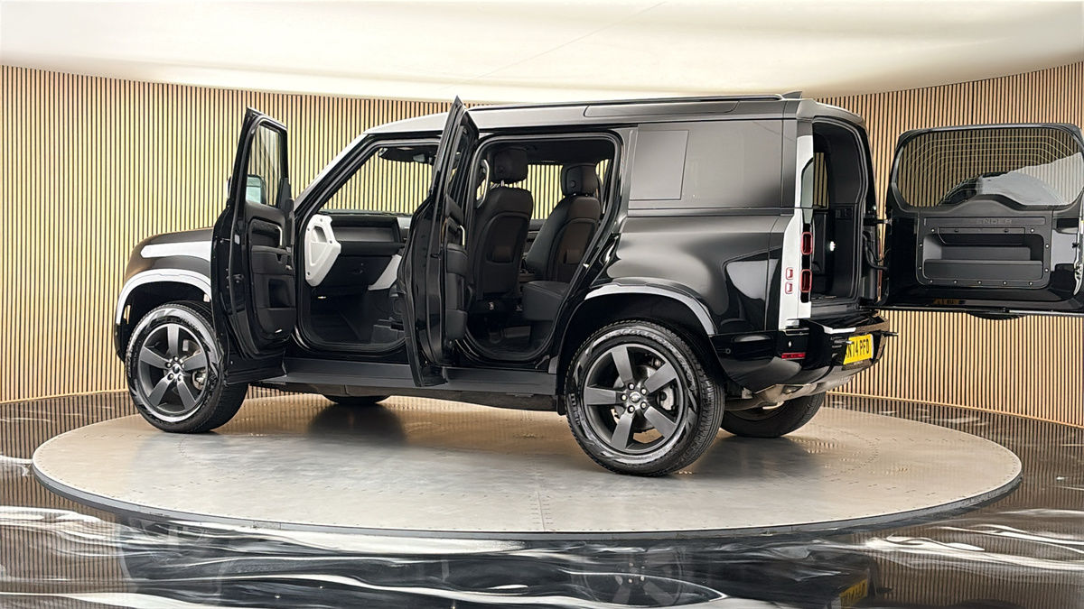 More views of Land Rover Defender 110