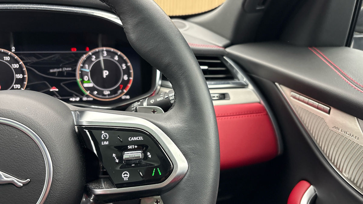 Jaguar F-PACE Image 14