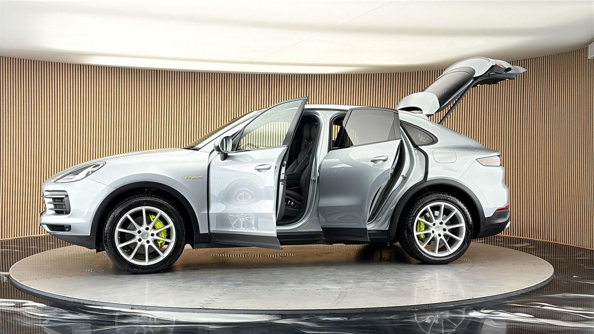 More views of Porsche Cayenne