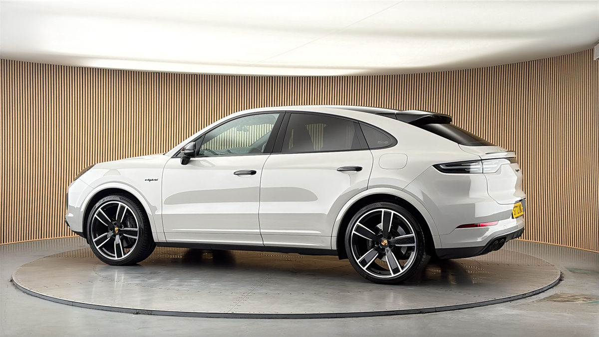 More views of Porsche Cayenne