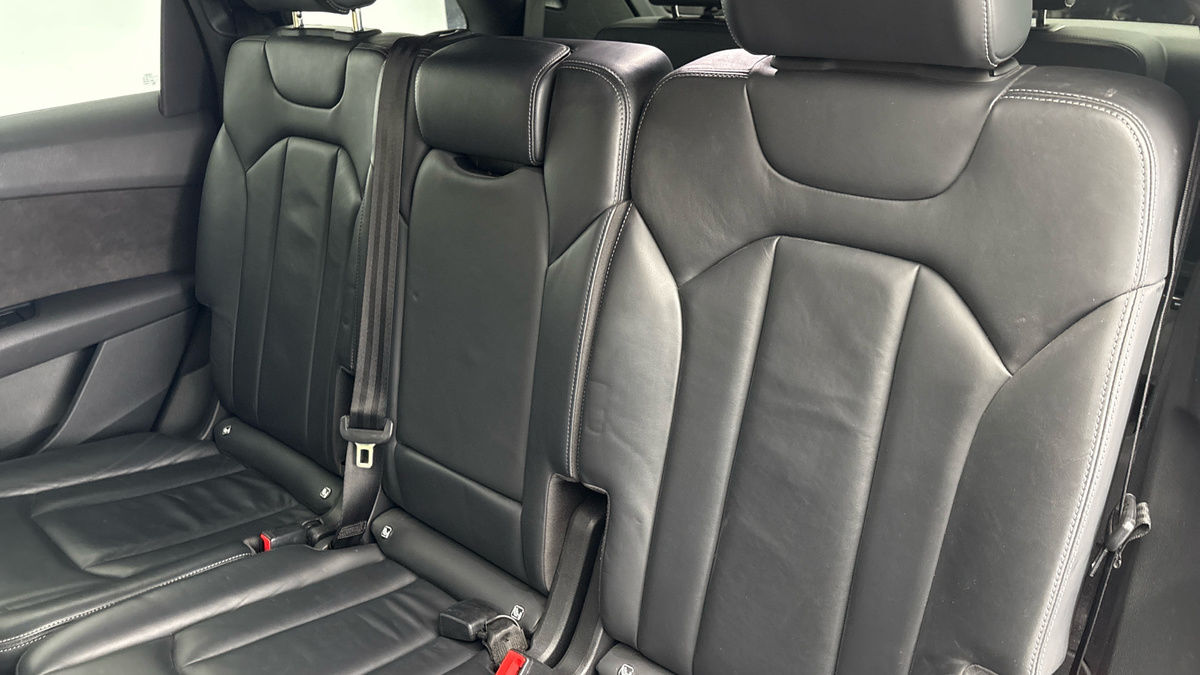 Audi Q7 Image 8