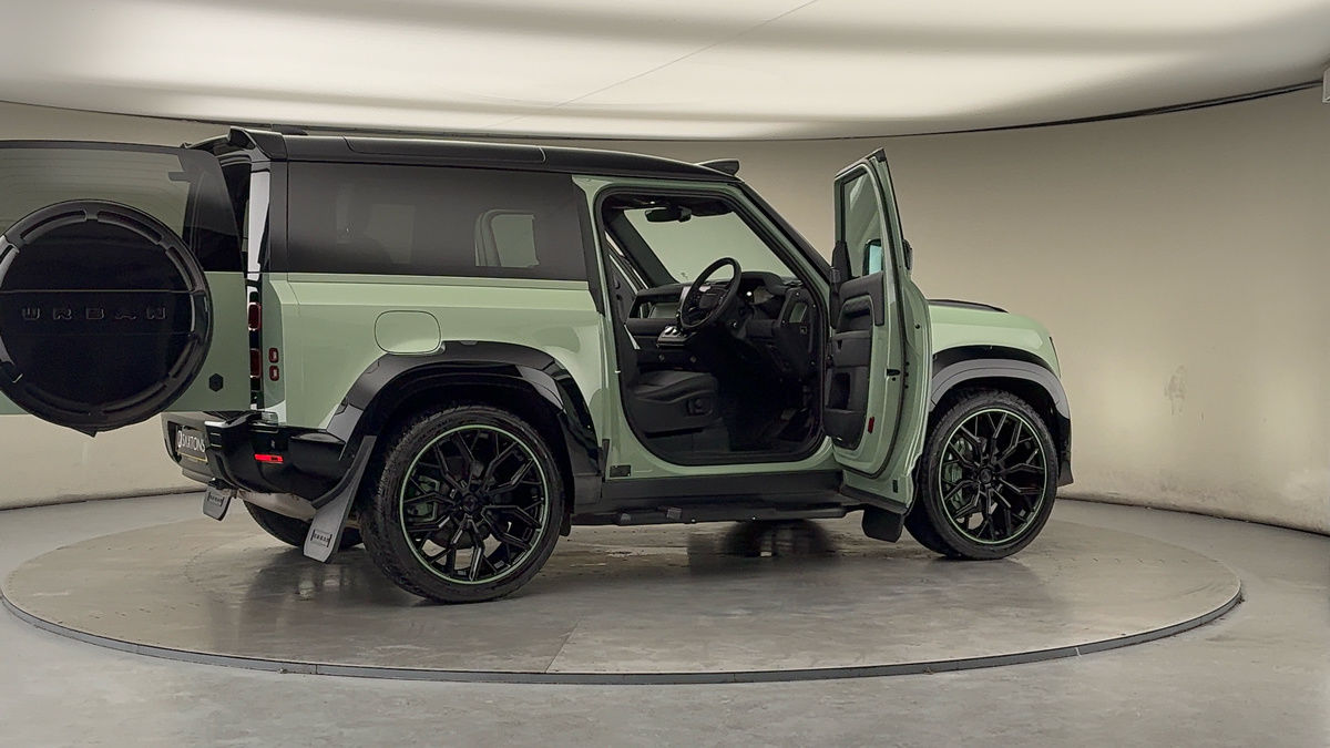 More views of Land Rover Defender 90