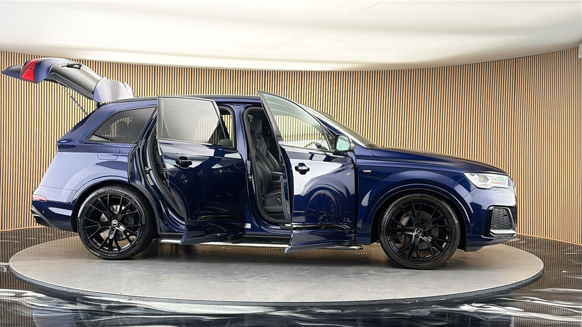 More views of Audi Q7