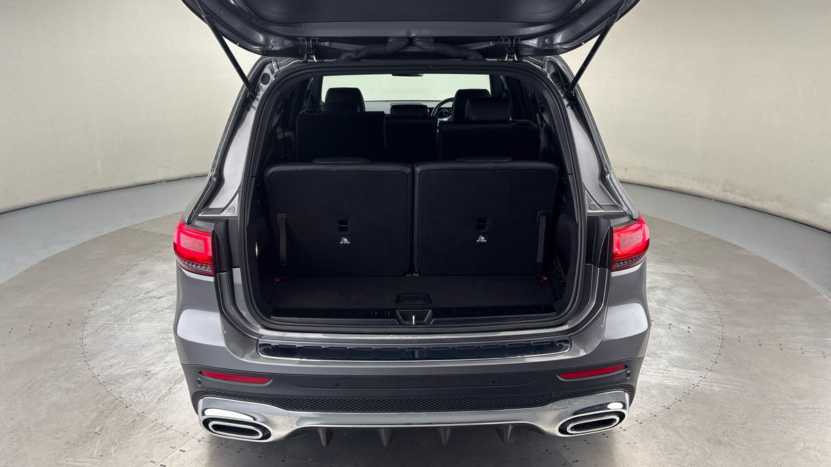 Mercedes-Benz GLB Image 11