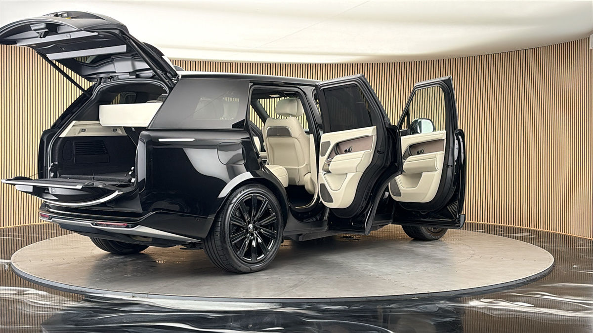More views of Land Rover Range Rover