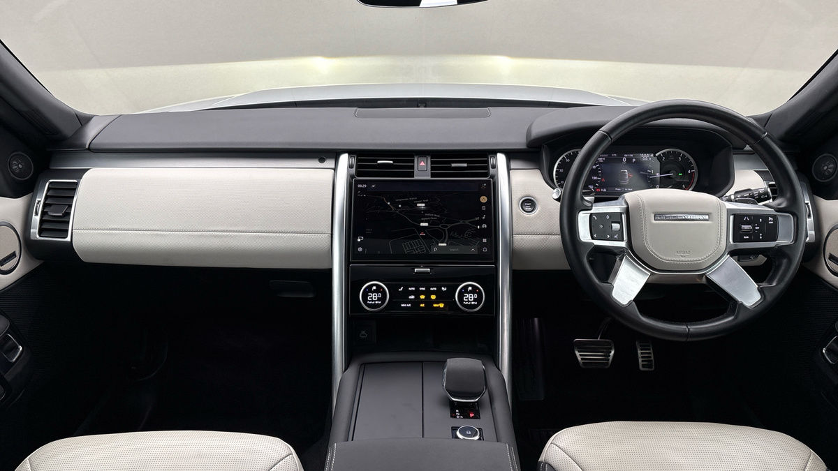 Land Rover Discovery Image 12