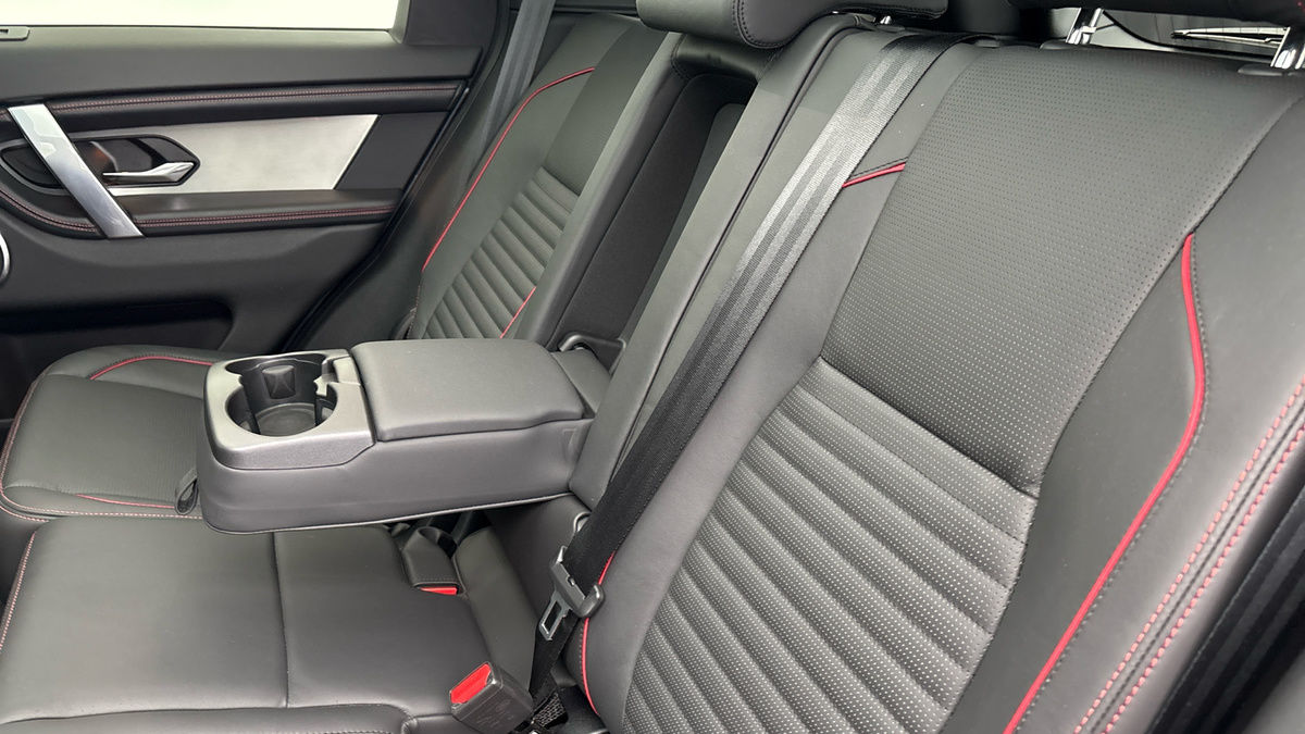 Land Rover Discovery Sport Image 9