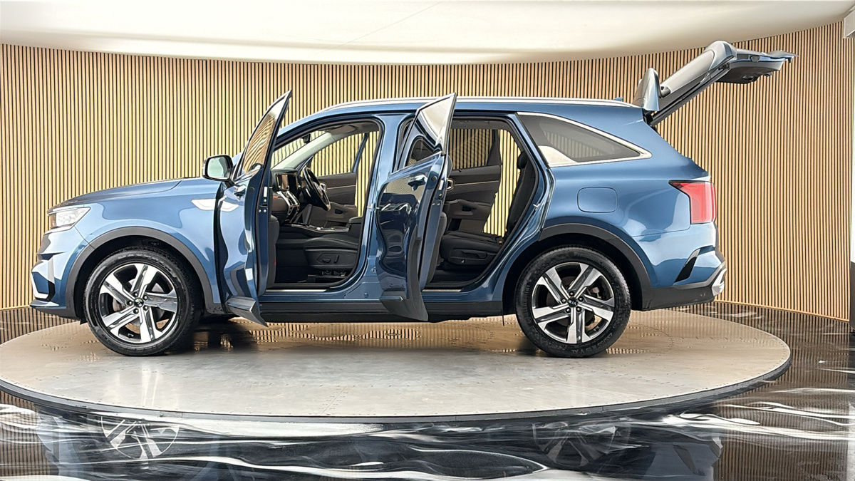 More views of Kia Sorento